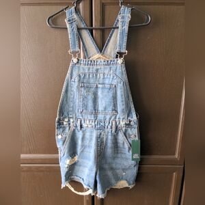 NWT Wild Fable Medium Wash Women's Distressed Denim Shortalls Overalls. XS
